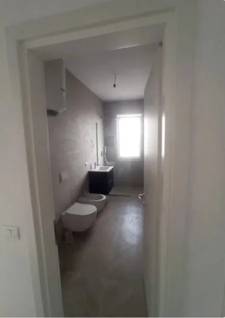 Tirane, shitet apartament 2+1+Ballkon , 96 m² 115.000 € (Univers City)