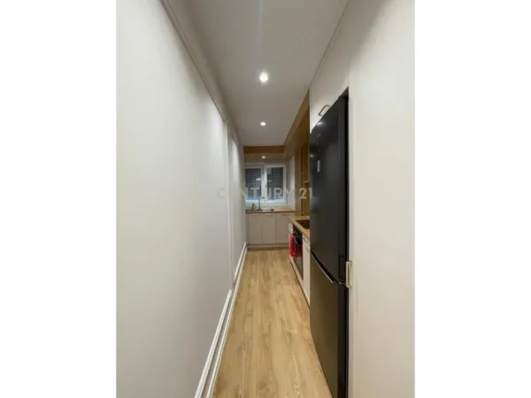 Tirane, jepet me qera apartament 1+1+Aneks+Ballkon Kati 1, 55 m² 600 € (TIRANA E RE)