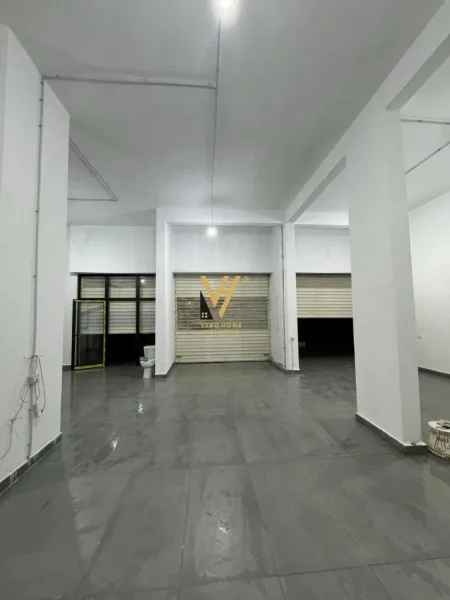 Tirane, jepet me qera lokal Kati 0, 105 m² 900 € (FUSHA E AVIACIONIT)