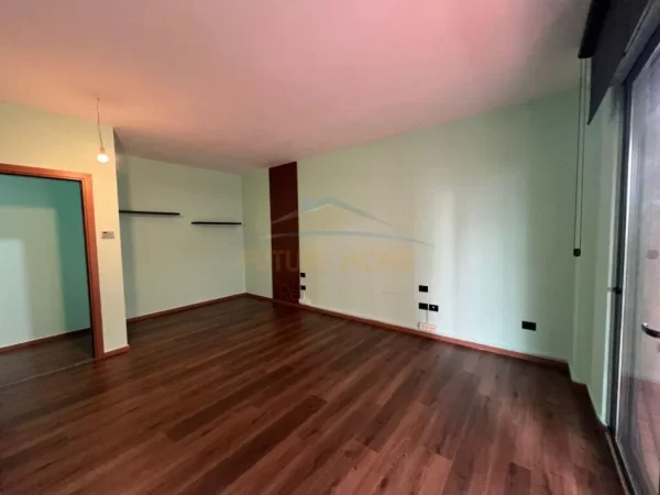 Tirane, Qira Ambjent per Zyra, 3+1 Kati 6, 132 m² (Ibrahim Rugova, ish blloku)