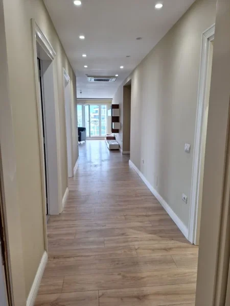 Tirane, shes apartament 3+1+Ballkon Kati 9, 159 m² 280.000 € (Kopshti botanik)