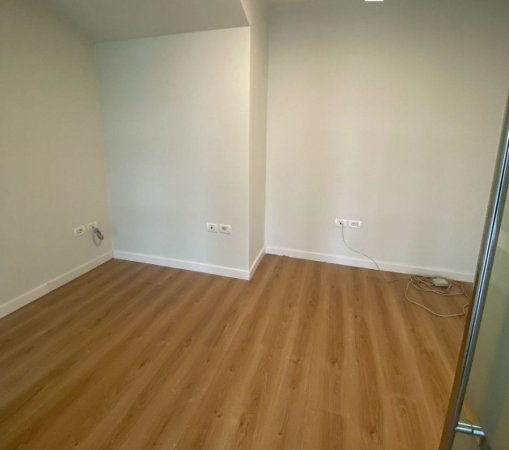 Tirane, jepet me qera ambjent biznesi Kati 4, 110 m² 1.200 € (Piramida,Tiranë)