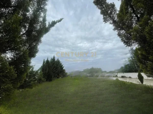 Tirane, jepet me qera toke , 2.000 m² (TEG)