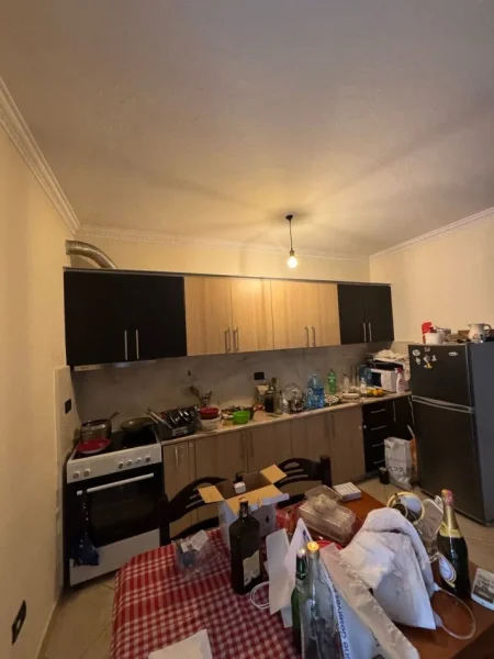 Tirane, jepet me qera apartament 1+1 Kati 11, 75 m² 450 € (rruga Qemal Stafa)