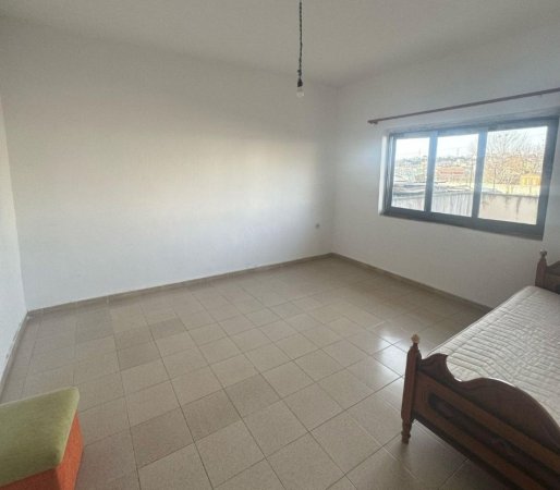 Tirane, jepet me qera Vile 2+1 Kati 1, 100 m² 300 € (Allias)
