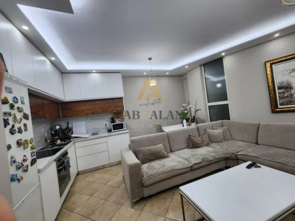 Tirane, shitet apartament 1+1 Kati 1, 75 m² 93.000 € (Shkoze, tek NEWS 24)
