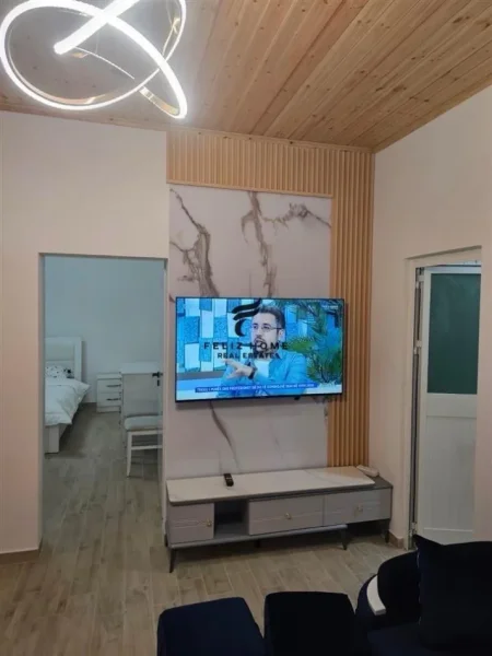 Tirane, jepet me qera apartament 1+1+Ballkon Kati 0, 65 m² 500 € (LAPRAKE)