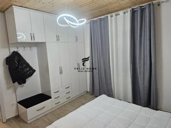 Tirane, jepet me qera apartament 1+1+Ballkon Kati 0, 65 m² 500 € (LAPRAKE)