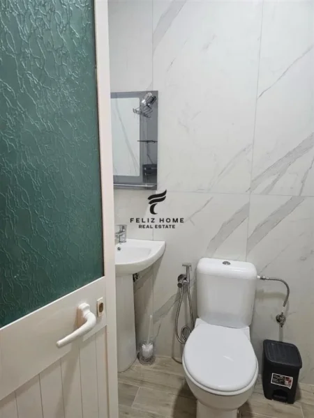 Tirane, jepet me qera apartament 1+1+Ballkon Kati 0, 65 m² 500 € (LAPRAKE)