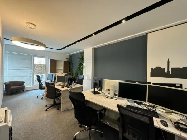 Tirane, shitet zyre Kati 1, 350 m² 600.000 € (Kompleksi Turdiu)