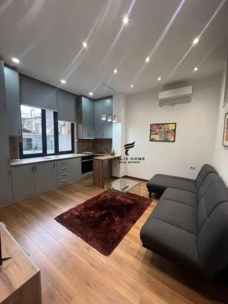 Tirane, jepet me qera apartament 1+1+Ballkon Kati 2, 60 m² 600 € (QENDER)