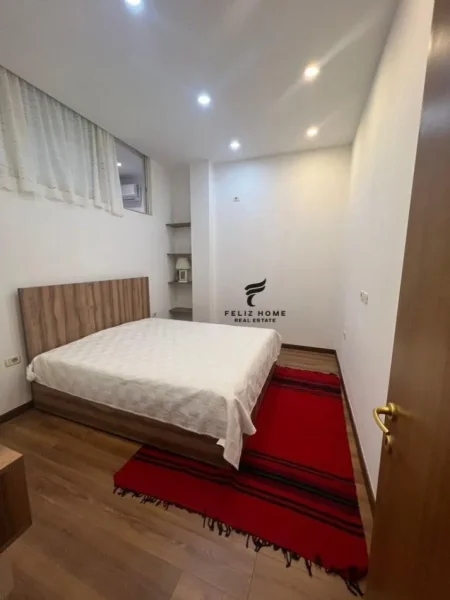 Tirane, jepet me qera apartament 1+1+Ballkon Kati 2, 60 m² 600 € (QENDER)