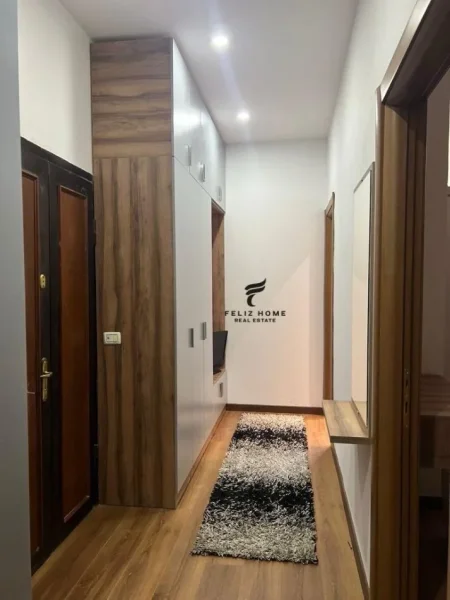 Tirane, jepet me qera apartament 1+1+Ballkon Kati 2, 60 m² 600 € (QENDER)