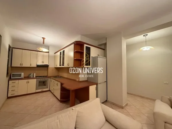 Tirane, jepet me qera apartament 2+1 Kati 6, 120 m² 800 € (Ish Parku)