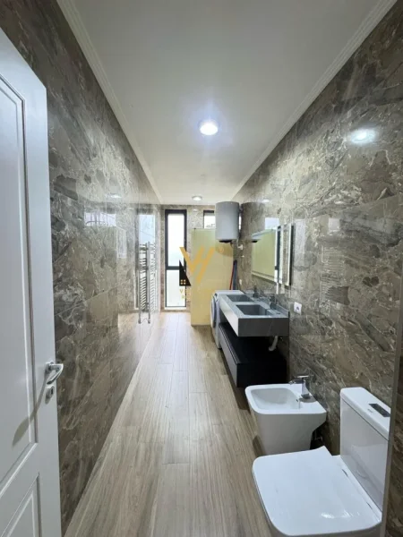 Tirane, shitet apartament 2+1+Ballkon Kati 2, 123 m² 250.000 € (LIQENI THATE)