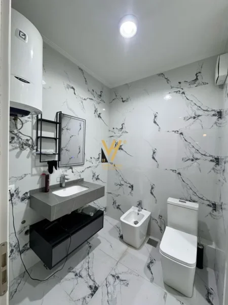 Tirane, shitet apartament 2+1+Ballkon Kati 2, 123 m² 250.000 € (LIQENI THATE)