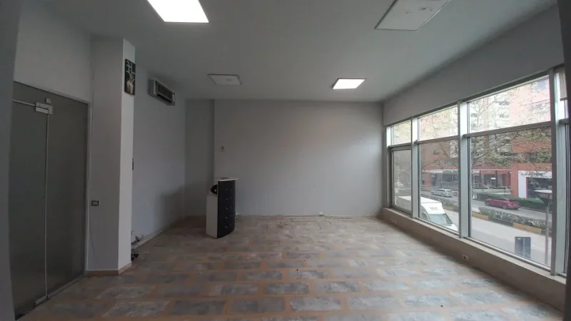 Tirane, jepet me qera ambjent biznesi Kati 2, 50 m² 600 € (Rruga e Kavajes)