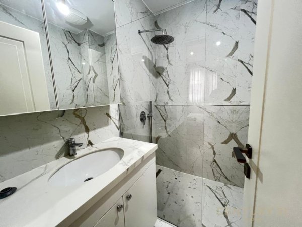 Tirane, jepet me qera apartament 3+1+Aneks+Ballkon Kati 3, 145 m² 1.100 € (Kopshti Botanik)