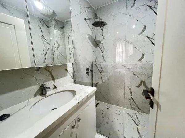 Tirane, jepet me qera apartament 3+1+Aneks+Ballkon Kati 3, 145 m² 1.100 € (Kopshti Botanik)