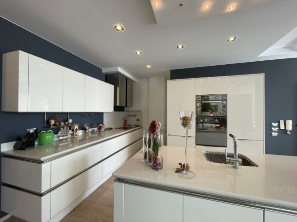 Tirane, shes apartament 2+1+Aneks+Ballkon Kati 11, 134 m² 350.000 € (Bulevardi Zogu i Pare)