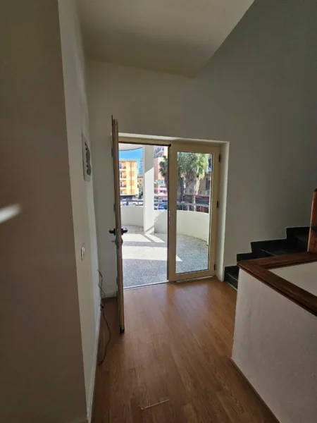 Tirane, jepet me qera zyre Kati 2, 150 m² 1.500 € (komuna e parisit)