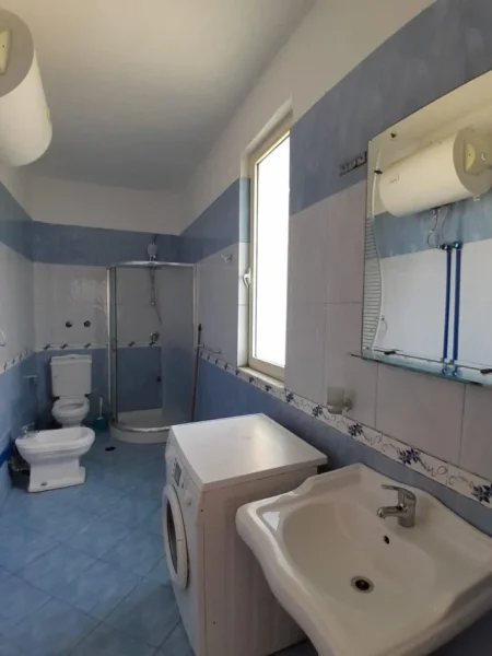 Durres, shes apartament 2+1+Ballkon Kati 3, 132 m² 139.000 € (Vollga,Prane Gjimnazit Gjergj Kastrioti)