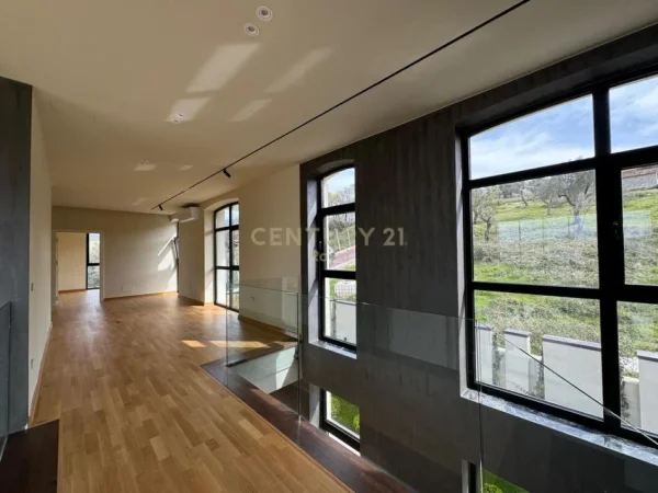 Tirane, jepet me qera Vile 2 Katshe , 600 m² (PRANE ROLLING HILLS)
