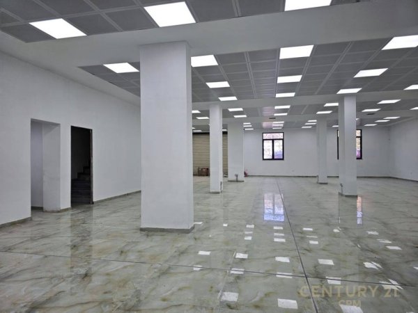 Tirane, jepet me qera ambjent biznesi Kati 0, 750 m² 2.500 € (Fresk)