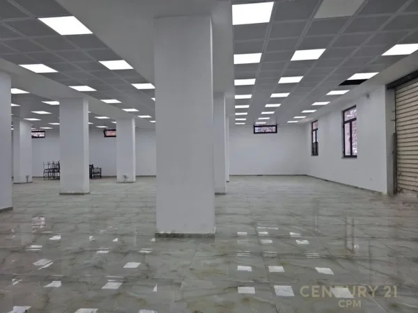 Tirane, jepet me qera ambjent biznesi Kati 0, 750 m² 2.500 € (Fresk)