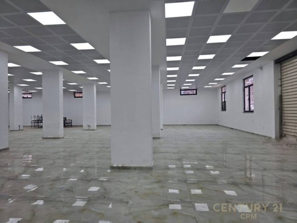 Tirane, jepet me qera ambjent biznesi Kati 0, 1.400 m² 4.500 € (Fresku)