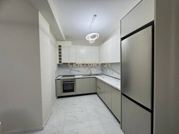 Tirane, jepet me qera apartament 2+1+Aneks+Ballkon Kati 6, 100 m² 800 € (Mine Peza)