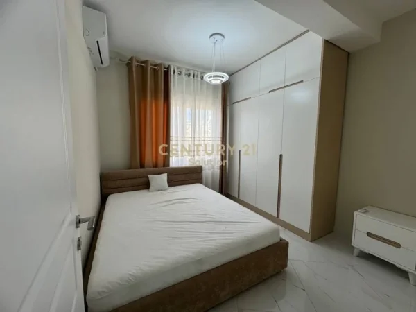 Tirane, jepet me qera apartament 2+1+Aneks+Ballkon Kati 6, 100 m² 800 € (Mine Peza)