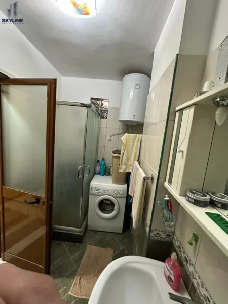 Tirane, jepet me qera apartament 1+1 Kati 8, 75 m² 400 € (Astir)