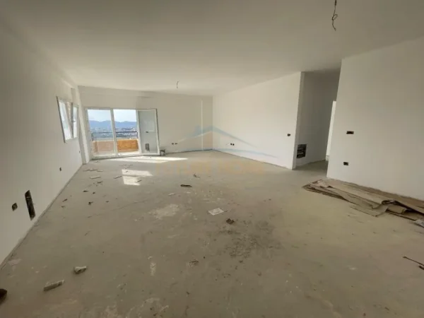 Tirane, shitet apartament 3+1 Kati 2, 152 m² 228.000 € (LIQENI I FARKES)