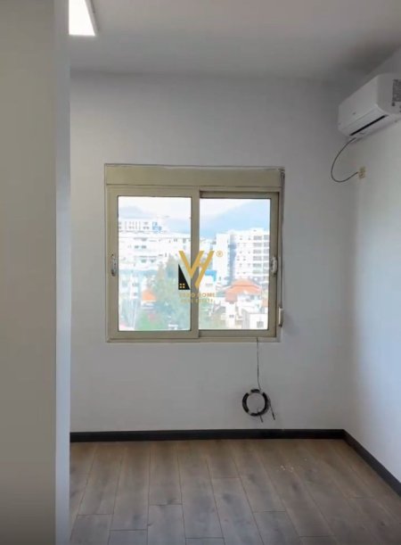 Tirane, jepet me qera zyre Kati 5, 90 m² 700 € (KOMUNA E PARISIT)
