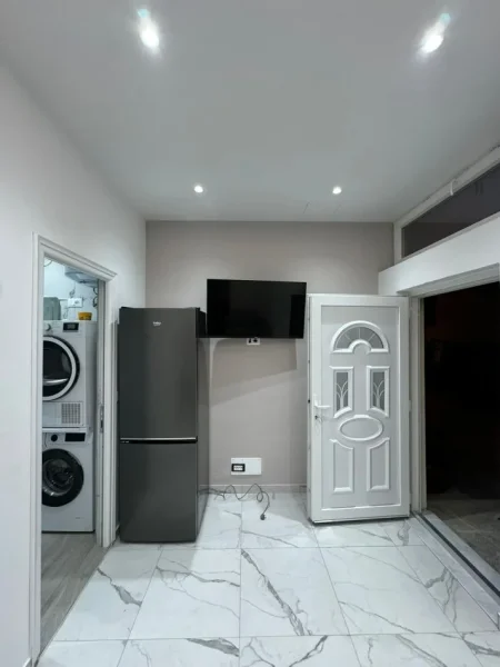 Tirane, jepet me qera apartament Kati 0, 65 m² 400 € (Medese)