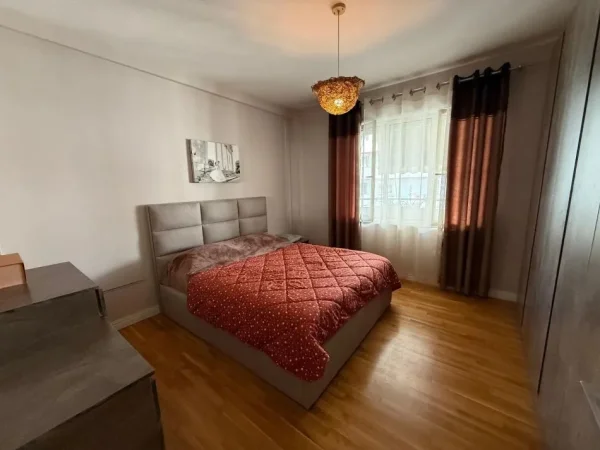 Tirane, shitet apartament 3+1+Ballkon Kati 6, 150 m² 310.000 € (Komuna e Parisit)
