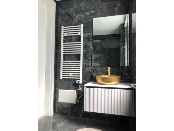 Tirane, jepet me qera apartament 2+1+Aneks+Ballkon Kati 2, 144 m² 1.400 € (Secret Garden)