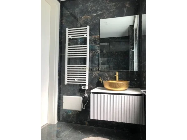 Tirane, jepet me qera apartament 2+1+Aneks+Ballkon Kati 2, 144 m² 1.400 € (Secret Garden)