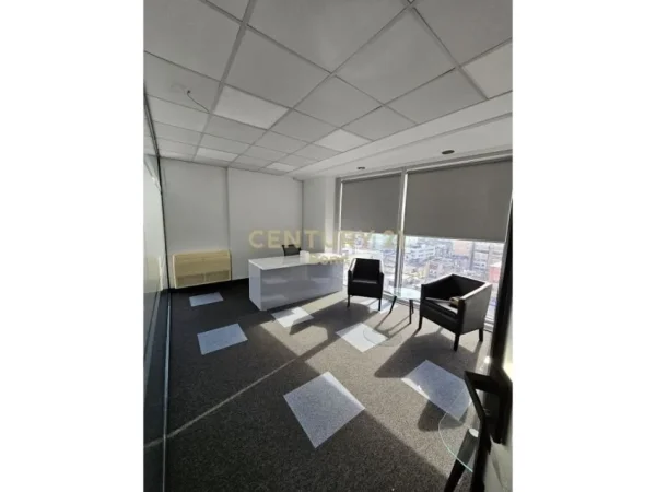 Tirane, jepet me qera zyre Kati 6, 224 m² 3.150 € (BLLOKU)