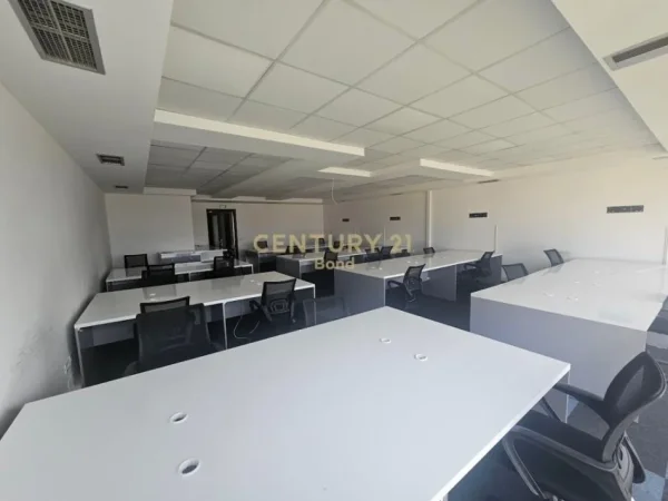 Tirane, jepet me qera zyre Kati 6, 224 m² 3.150 € (BLLOKU)