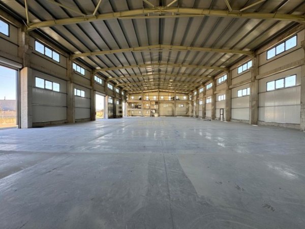 Tirane, jepet me qera ambjent biznesi , 2.500 m² 7.500 € (CITY PARK)