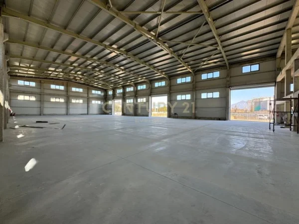 Tirane, jepet me qera ambjent biznesi , 2.500 m² 7.500 € (CITY PARK)