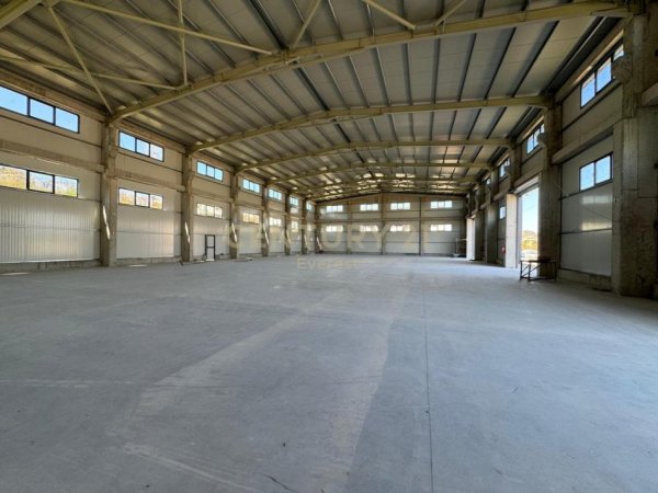 Tirane, jepet me qera ambjent biznesi , 2.500 m² 7.500 € (CITY PARK)