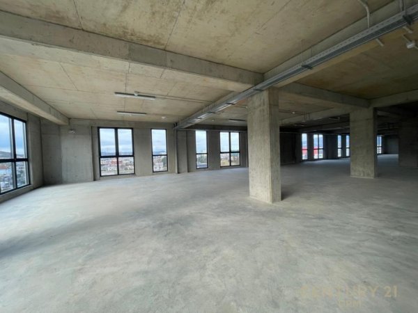 Tirane, shes ambjent biznesi Kati 3, 4.612 m² (Mezez)