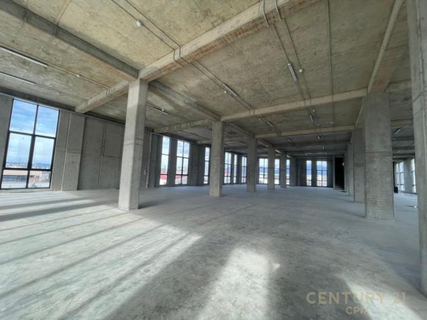 Tirane, shes ambjent biznesi Kati 3, 4.612 m² (Mezez)