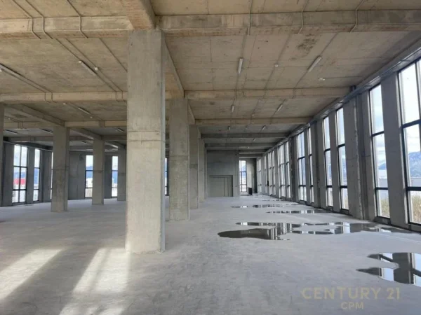 Tirane, shes ambjent biznesi Kati 3, 4.612 m² (Mezez)