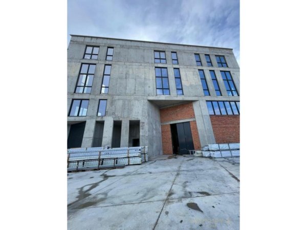 Tirane, shes ambjent biznesi Kati 3, 4.612 m² (Mezez)