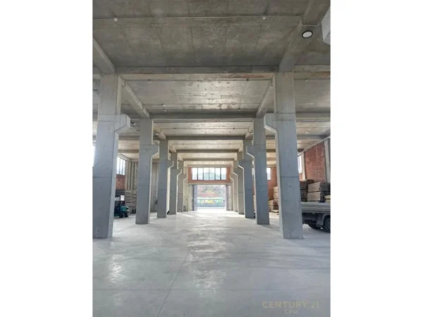 Tirane, shes ambjent biznesi Kati 3, 4.612 m² (Mezez)