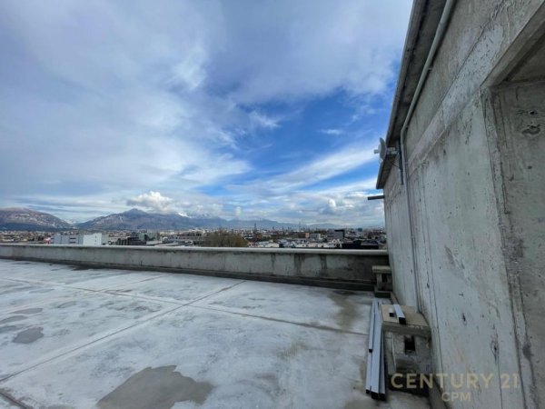 Tirane, shes ambjent biznesi Kati 3, 4.612 m² (Mezez)